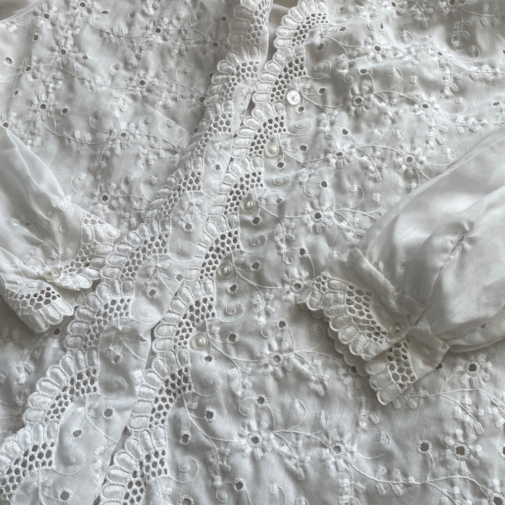 Vintage eyelet blouse! - Picture 3 of 10